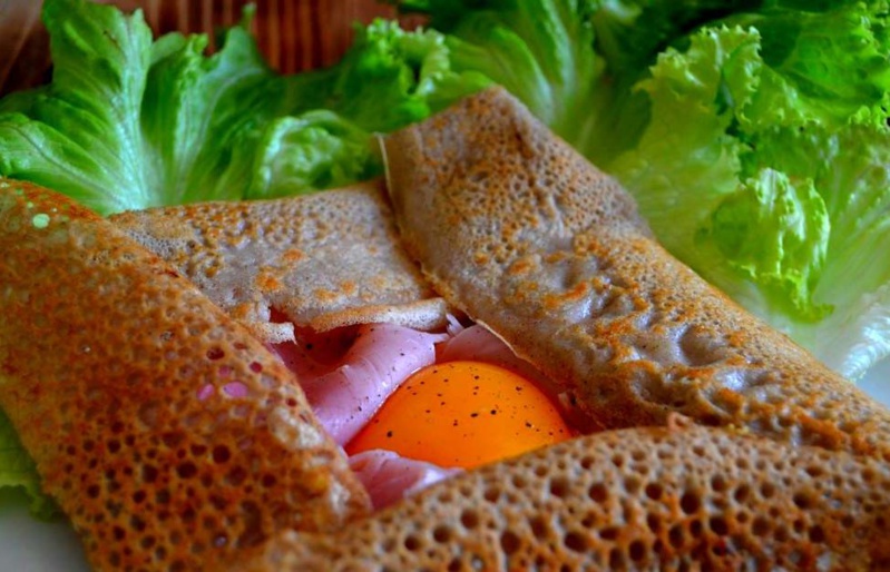 CRÊPES ET GALETTES : UN VRAI REPAS COMPLET CRÊPES ET GALETTES : UN VRAI REPAS COMPLET