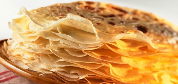 Faites sauter votre crêpe côté main droite, une pièce dans l'autre main : la prospérité vous sera promise pour l'année à venir!