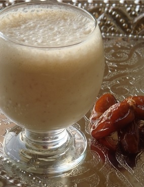 Lait fermenté et dattes : la collation idéale alliant tradition et optimisation Lait fermenté et dattes : la collation idéale alliant tradition et optimisation